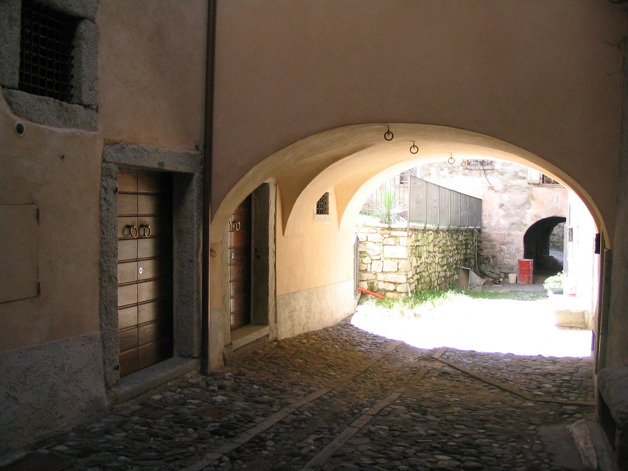 Bagolino - palazzo Dalumi, il portico